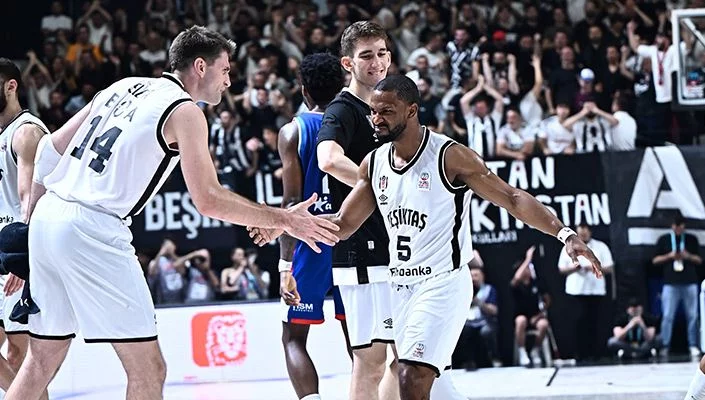 Beşiktaş Fibabanka, Anadolu Efes'i devirdi, finale yükseldi
