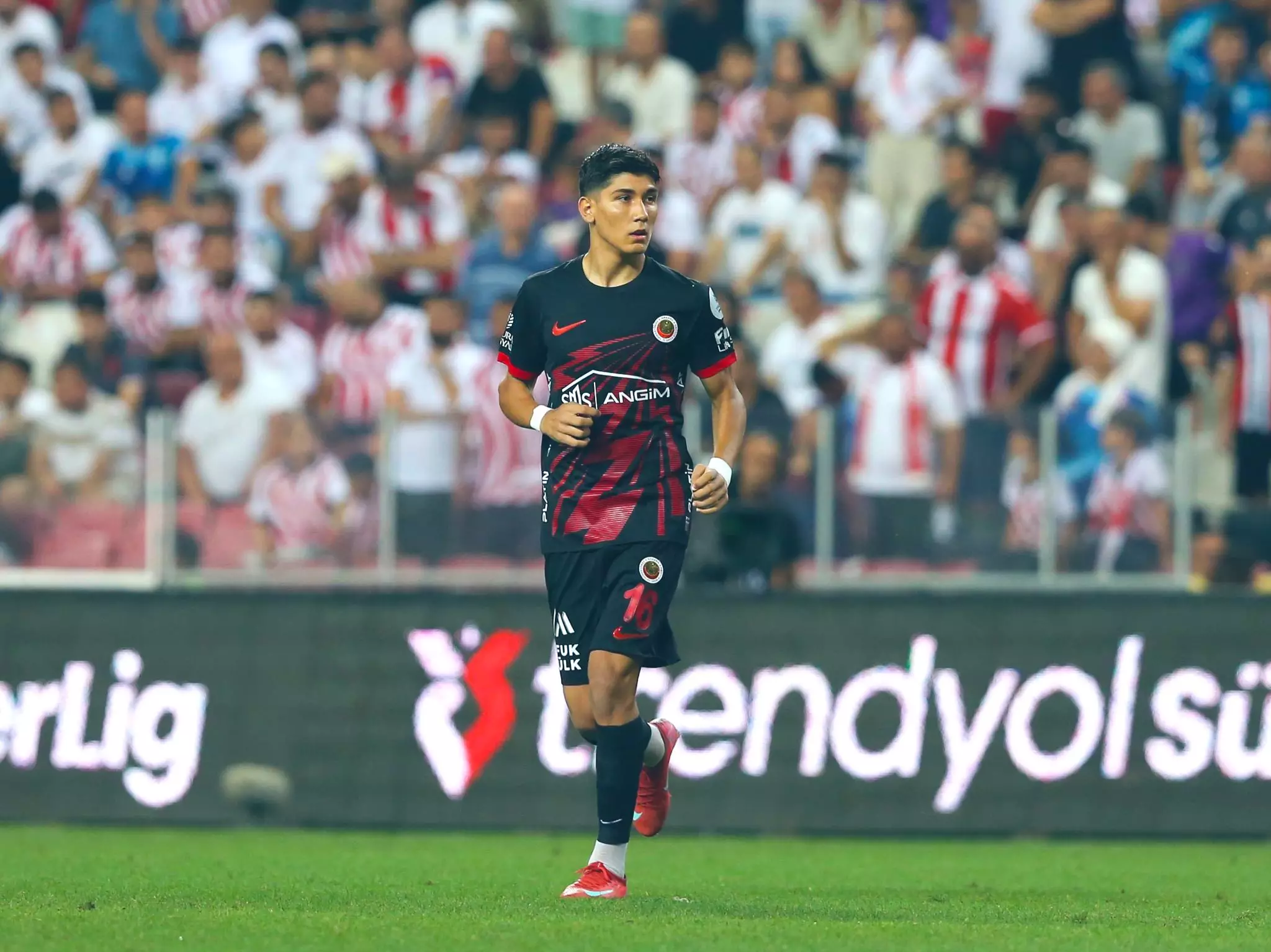 Beşiktaş Haberleri: Beşiktaş 17 yaşındaki forveti gündemine aldı