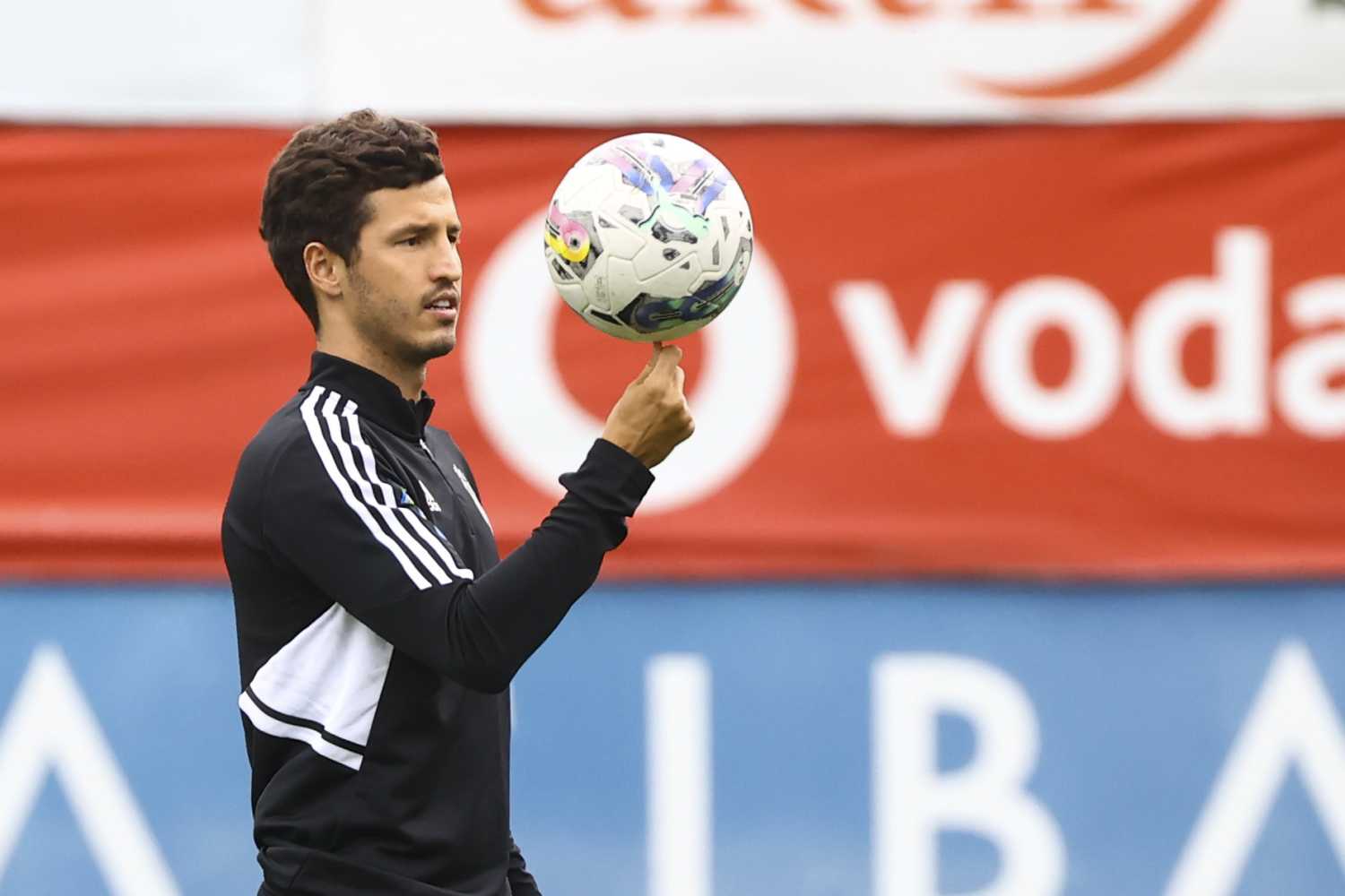 Beşiktaş’ta kadro dışı listesi genişliyor: Salih Uçan da eklendi haberleri