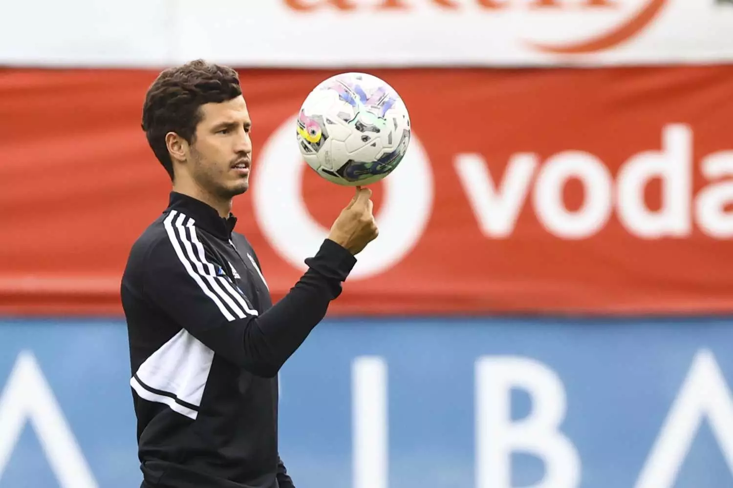 Beşiktaş Haberleri: Beşiktaş’ta kadro dışı listesi genişliyor: Salih Uçan da eklendi