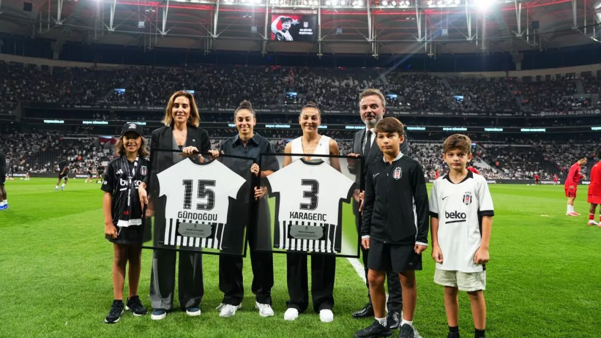 Beşiktaş'ta Didem Karagenç ve Başak Gündoğdu'ya özel tören