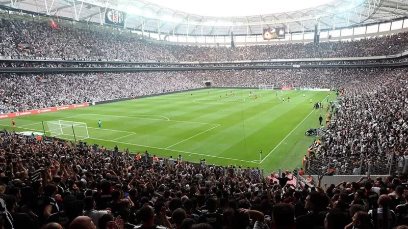 Beşiktaş tribünlerinden TFF ve MHK protestosu hazırlığı