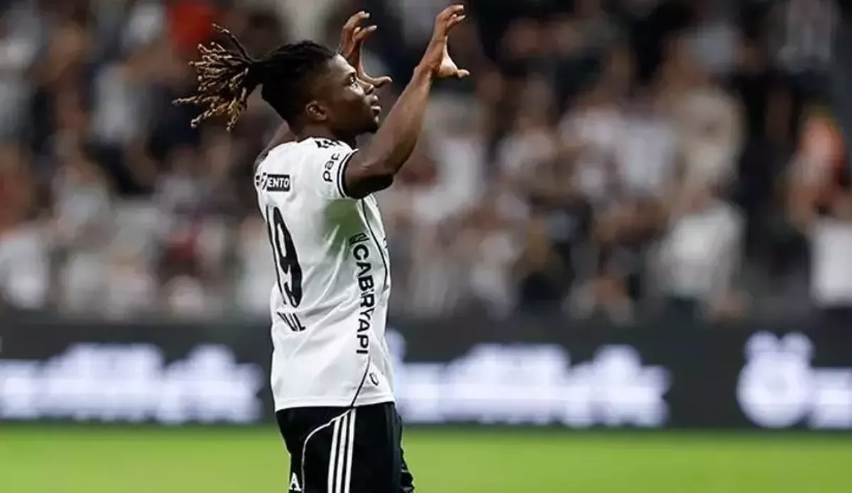 Beşiktaşlı El Bilal Toure'den dikkat çeken teknik direktör paylaşımı