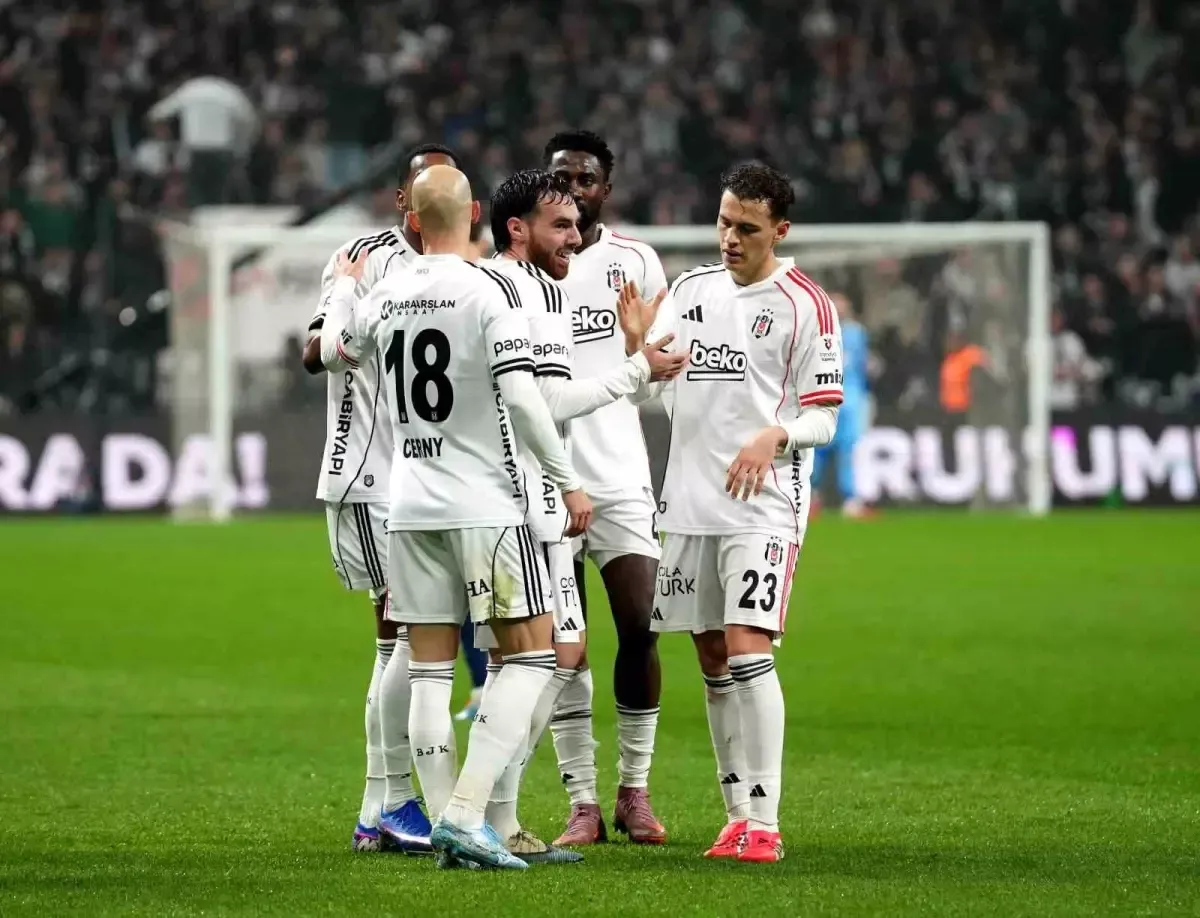 Erman Özgür: Beşiktaş günü kurtarıyor oyun yeterli değil