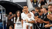 Necip Uysal hem futbola hem Beşiktaş'a veda etti