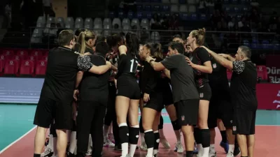 Beşiktaş Kadın Voleybol Takımı derbide Fenerbahçe'ye 3-2 mağlup oldu