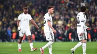Beşiktaş taraftarı derbi sonrası takımı tribüne çağırdı