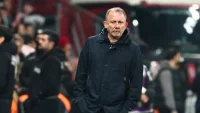 Sergen Yalçın, Rizespor maçı sonrası soyunma odasından geri döndü