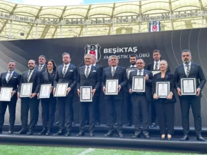 Serdal Adalı mazbatasını aldı: Kaos geride kalmıştır dedi