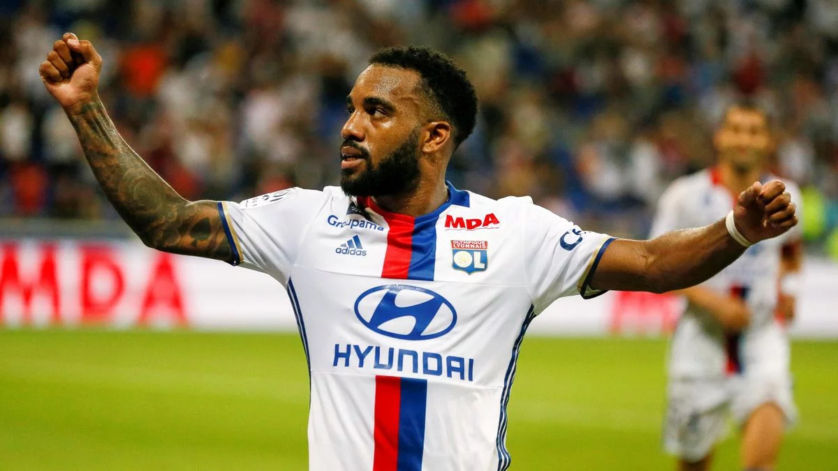 Adı Beşiktaş’la anılan Alexandre Lacazette serbest kalıyor
