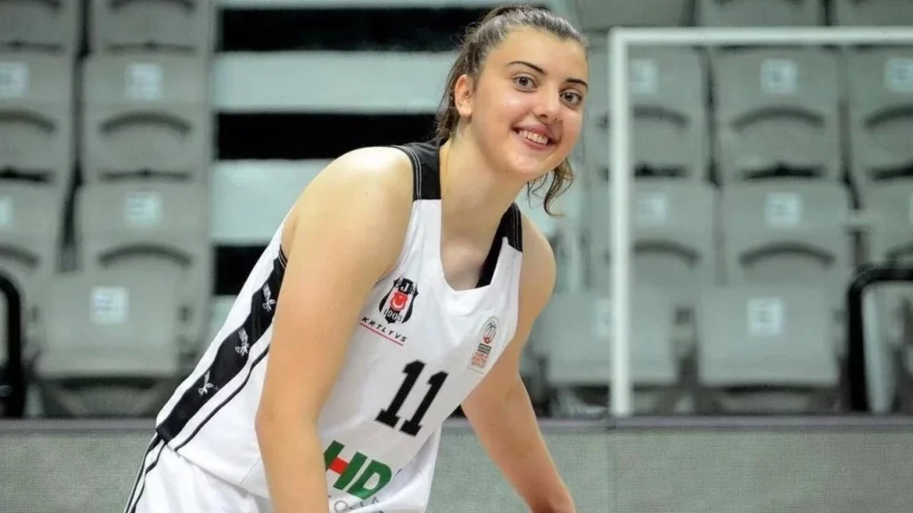 Elif Bayram, Galatasaray'la anlaşmaya vardı - Beşiktaş Transfer Haberleri