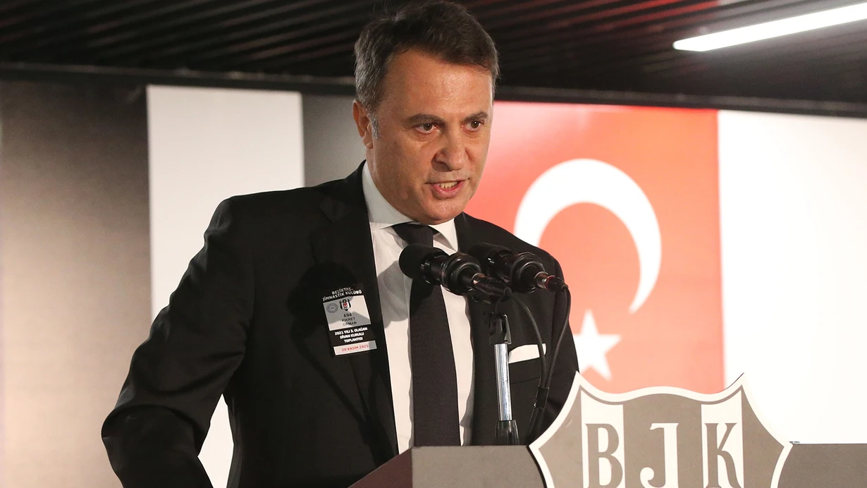 Fikret Orman basın toplantısına hazırlanıyor