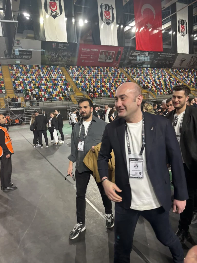 Hüseyin Yücel oy kullanmak için Beşiktaş Olağan Seçimli Kongresi'nde - Beşiktaş Haberleri