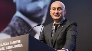 Hüseyin Yücel oyunu kullanmak için salona geldi