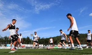 Beşiktaş’ta 3 oyuncu sonradan kampa katılacak