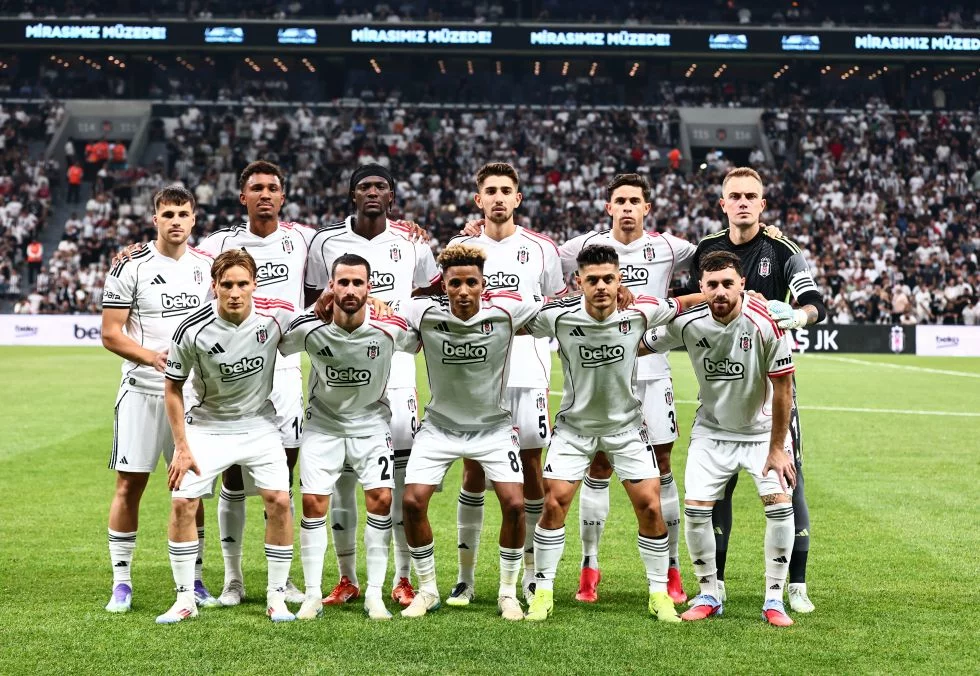 Beşiktaş formasıyla ilk resmi maçlarına çıktılar