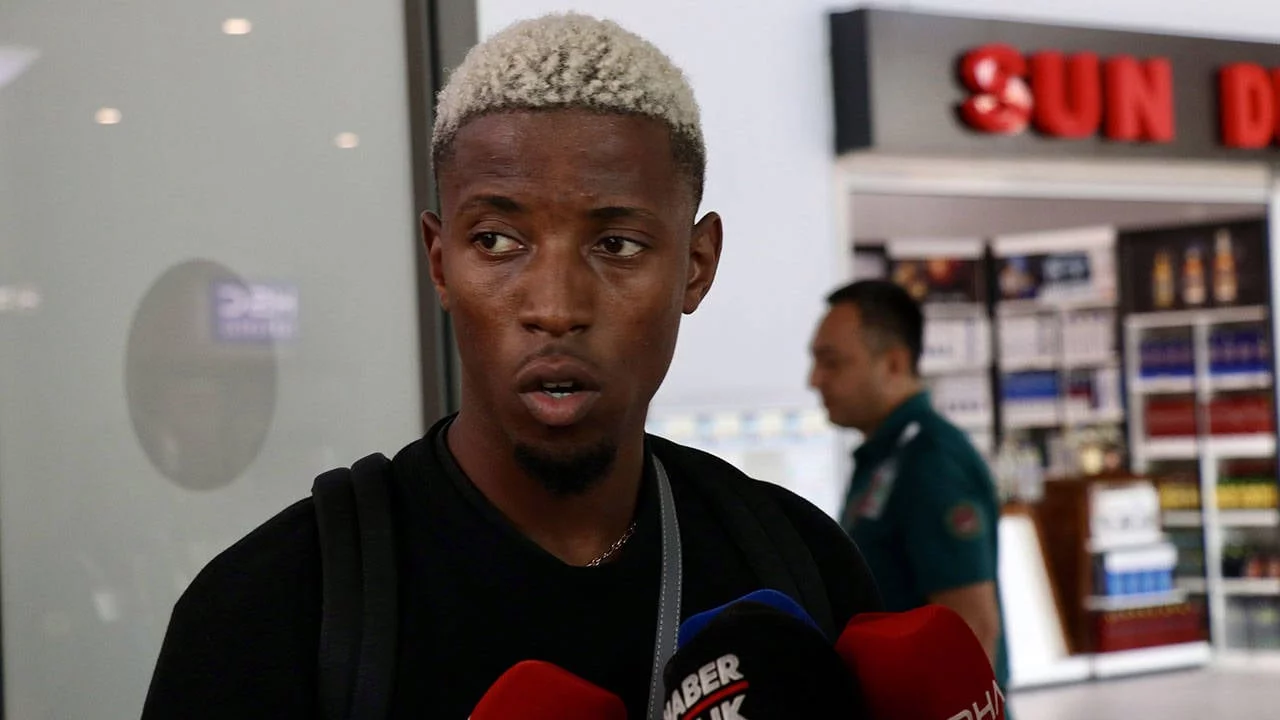Beşiktaş, yeniden Simon Banza ile görüşmelere başladı Beşiktaş, yeniden Simon Banza ile görüşmelere başladı
