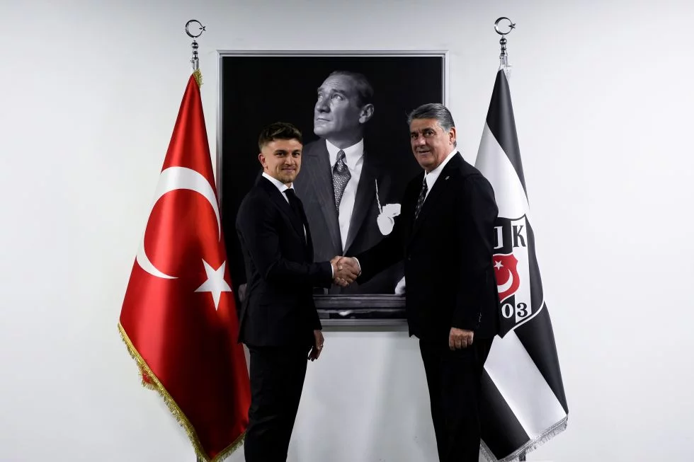 Beşiktaş, Rıdvan Yılmaz'ı resmen duyurdu Beşiktaş, Rıdvan Yılmaz’ı resmen duyurdu