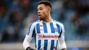 Beşiktaş’ın listesindeki sağ bek Wolfsburg ile görüşüyor