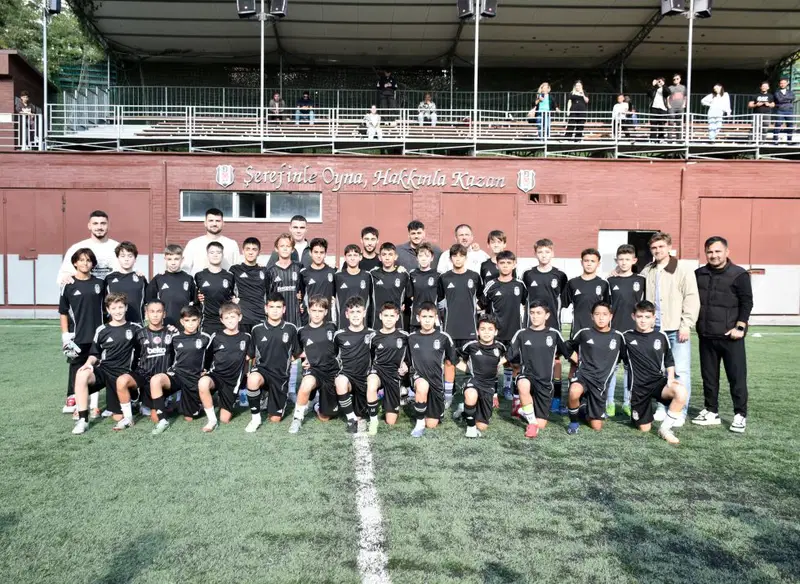Beşiktaş'ın altyapısı bir arada: Altyapının yıldızları yeni nesille buluştu Beşiktaş’ın altyapısı bir arada: Altyapının yıldızları yeni nesille buluştu