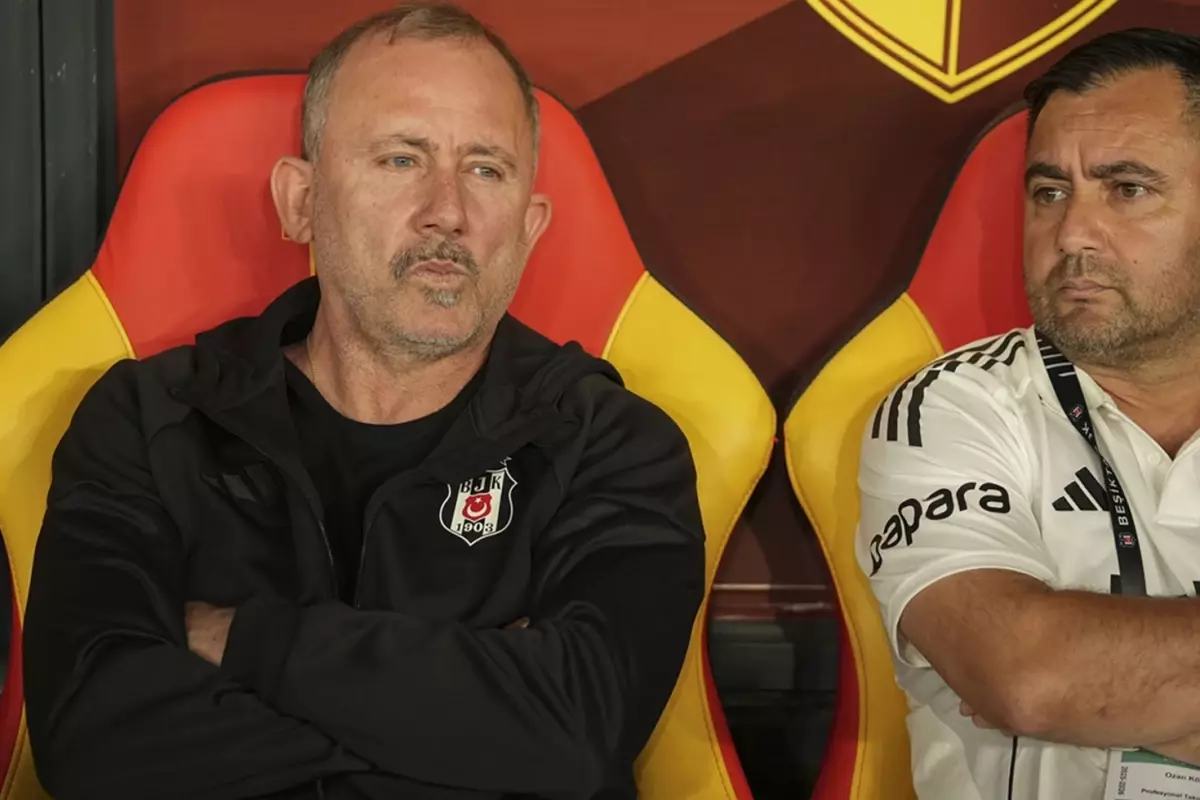 Sergen Yalçın'dan ilk 11'de radikal değişiklik Sergen Yalçın’dan ilk 11’de radikal değişiklik