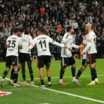 BEŞİKTAŞ DERBİYİ RAKİBİNE HEDİYE ETTİ