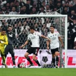 BAŞKAN, HOCA VE OYUNCULAR EL ELE