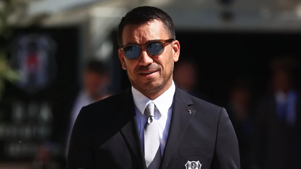 Van Bronckhorst'un yeni adresi belli oluyor Van Bronckhorst’un yeni adresi belli oluyor